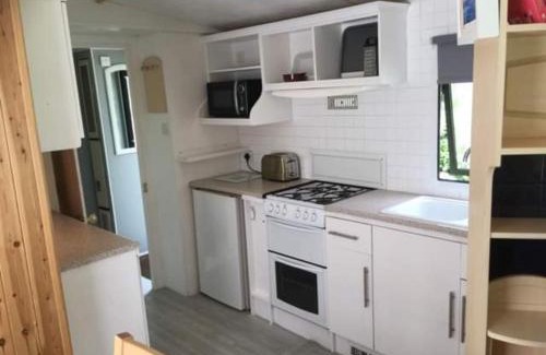 Llanfair Caereinion Ski Chalet | Glamping Hut - Riverview 4