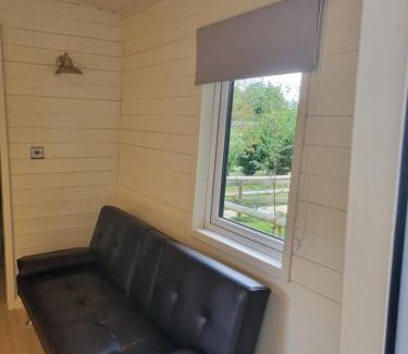 Llanfair Caereinion Ski Chalet | Glamping Hut - Riverview 4