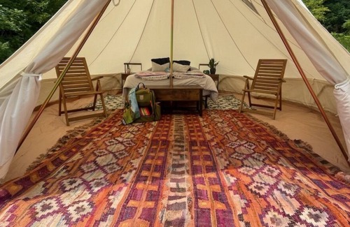 Frank Villa | Glamping in a Queen Bed Luxury Stout Tent