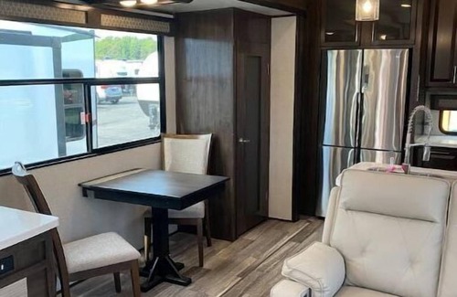 Castalian Springs House | Glamping “Nashville”Style…