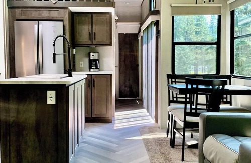 Sagle House | Glamping Near Sandpoint: Salt Water Hot Tub - Camper/RV in Sagle, Idaho