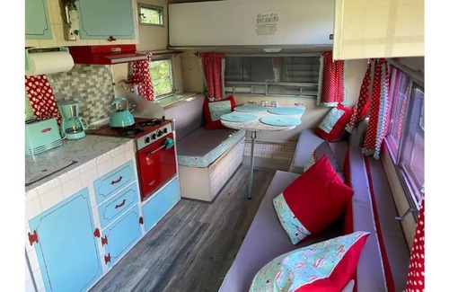 Grandview House | Glamping on 116 Acre Farm- Winnie Jane Bago