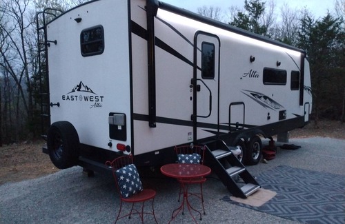 Yellville House | Glamping on a Mountain. The wilderness and beauty of the Ozarks, with Internet!