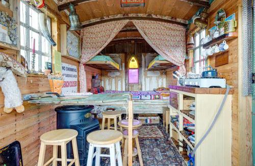Scarborough House | Glamping Wagon - 1 x Double Bed 2 x Single Bed