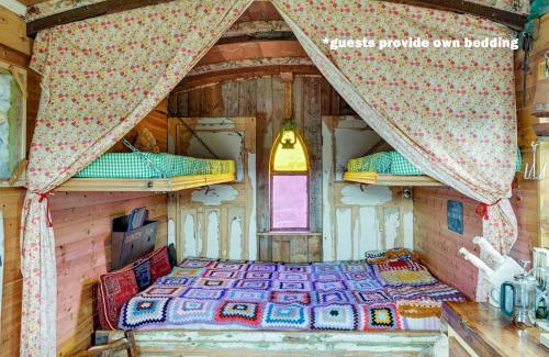 Scarborough House | Glamping Wagon - 1 x Double Bed 2 x Single Bed