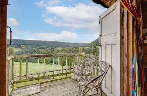 Scarborough House | Glamping Wagon - 1 x Double Bed 2 x Single Bed