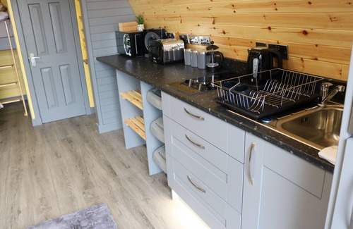 Elgin Cabin | Glampods - 5 Berth Glamping Pod Elgin