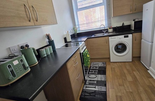 Wolverhampton Apartment | Glams Cozy City Apartment in Wolverhampton
