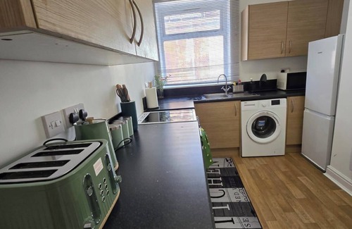Wolverhampton Apartment | Glams Cozy City Apartment in Wolverhampton