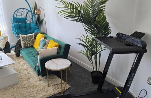 Wolverhampton Apartment | Glams Cozy City Apartment in Wolverhampton