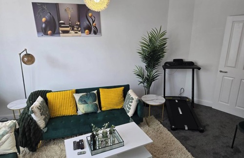 Wolverhampton Apartment | Glams Cozy City Apartment in Wolverhampton