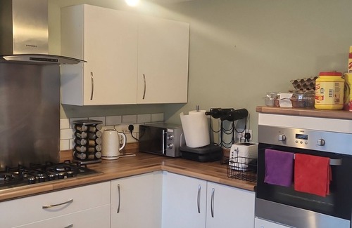 Wolverhampton House | Glamshouse is a beautiful, peaceful & warm,cozy and also family friendly.