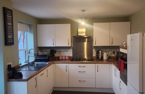 Wolverhampton House | Glamshouse is a beautiful, peaceful & warm,cozy and also family friendly.