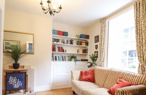 Maentwrog Cottage | GLAN DWYRYD, pet friendly, with open fire in Penrhyndeudraeth