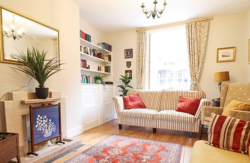 Maentwrog Cottage | GLAN DWYRYD, pet friendly, with open fire in Penrhyndeudraeth