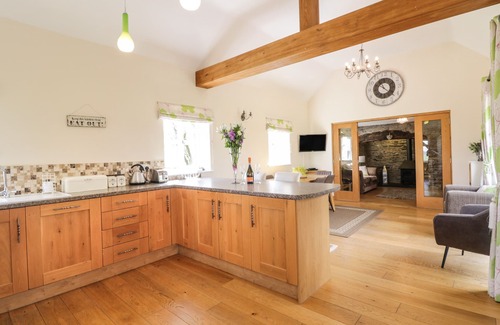 Denbigh Cottage | GLAN GORS, character holiday cottage, with hot tub in Denbigh
