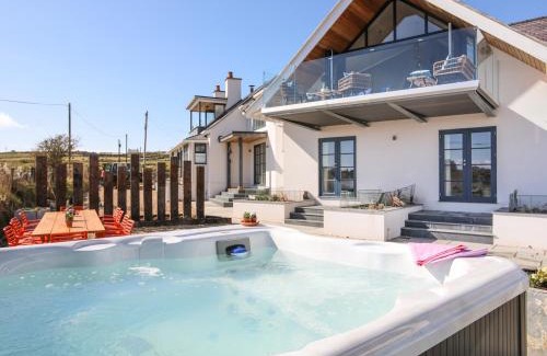 Rhoscolyn House | Glan Towyn