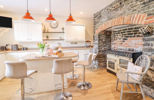 Abergele Cottage | GLAN YR AFON, pet friendly, character holiday cottage in Llangernyw
