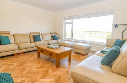 Ty Croes House | Glanffraw