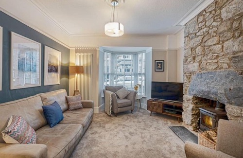 Dolgellau House | Glanrhyd Townhouse in Central Dolgellau with Parking and Bike Storage