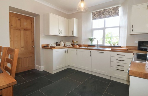 Llandwrog Cottage | GLASFRYN, family friendly, with open fire in Llandwrog