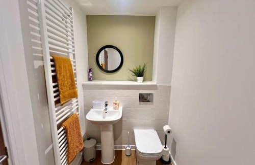 East End House | Glasgow Home - 5 Bedrooms 4 Bathrooms - Private Parking