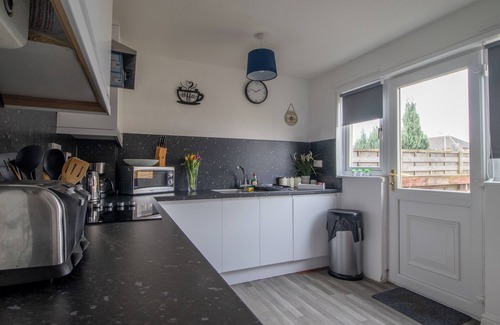 Tollcross House | Glasgow, spacious 2 bed house, suitable for family and contractors