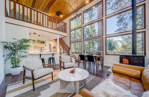 Nevada City Cabin | Glass Cabin Under the Pines Hot Tub Seclusion