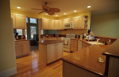 Dovey Luck House | Glass House on Lake Anna - Lakefront house with private dock