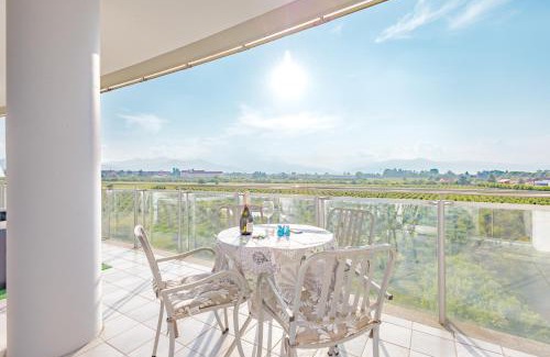 Madonna dell'Olmo Apartment | Glass House