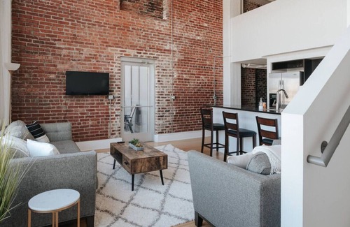 Old City Apartment | Glass Loft - Walk to Old City & DT Knox