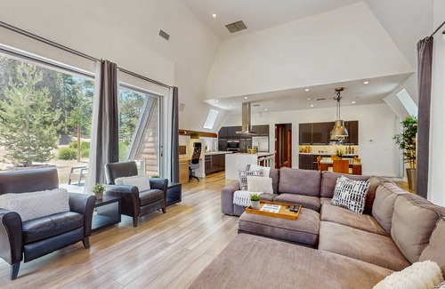 Fox Farm Ski Chalet | Glass Peak #350