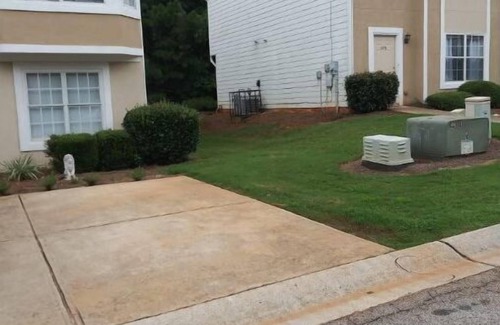 Lithonia House | Glass Townhouse Museum