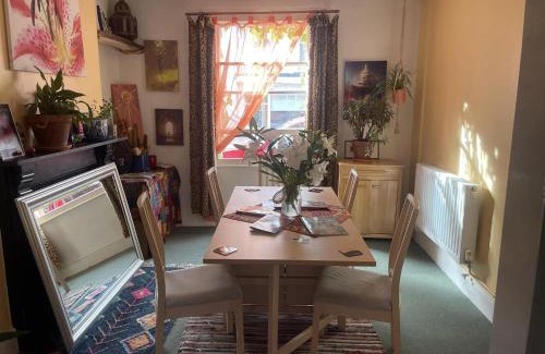 Glastonbury House | Glastonbury Charm - Cozy 2 Bedroom House