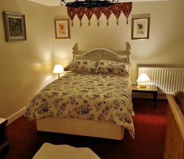 Meare Apartment | Glastonbury Hayloft close to winter starling murmurations