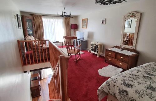 Meare Apartment | Glastonbury Hayloft close to winter starling murmurations