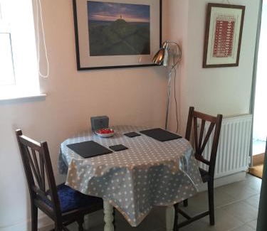 Meare Apartment | Glastonbury Hayloft close to winter starling murmurations