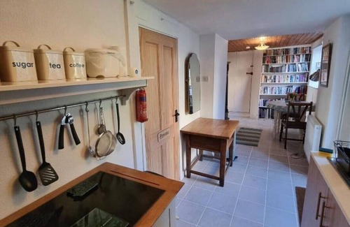 Meare Apartment | Glastonbury Hayloft close to winter starling murmurations