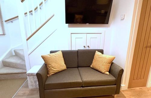 Glastonbury Apartment | Glastonbury Hidden Passage, Split Level 1 Bedroom Apt