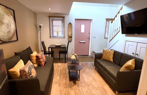Glastonbury Apartment | Glastonbury Hidden Passage, Split Level 1 Bedroom Apt