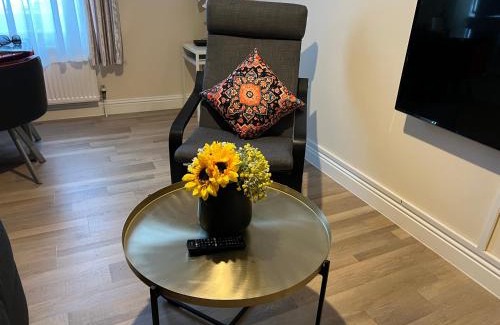 Glastonbury Apartment | Glastonbury High Street Sanctuary- 2 BD, Sleeps 4