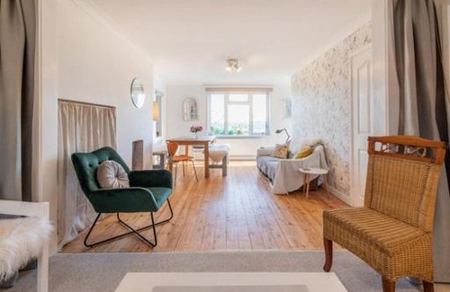 Glastonbury House | Glastonbury, large House Stunning views 2 to 5 bedrooms, 3 receptions turn into bedrooms