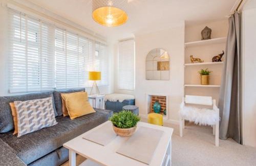 Glastonbury House | Glastonbury, large House Stunning views 2 to 5 bedrooms, 3 receptions turn into bedrooms
