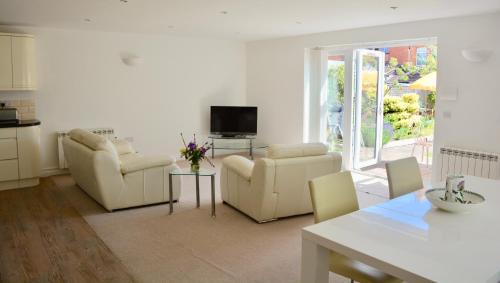 Glastonbury Apartment | glastonbury town garden house