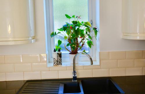 Glastonbury Apartment | glastonbury town garden house