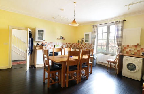 Wookey House | GLEBE HOUSE, family friendly, character holiday cottage in Wells
