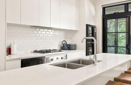 Glebe Apartment | Glebe Retreat with Parking & Outdoor Dining