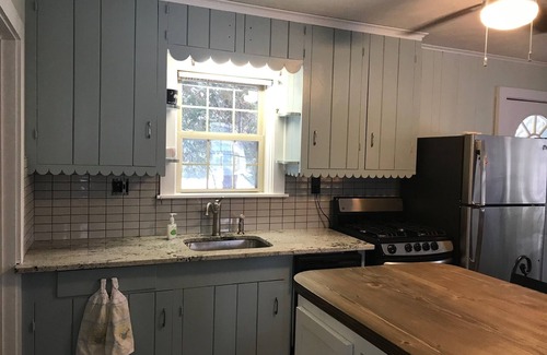 Empire House | Glen Arbor Area Cottage - Little Glen Lake-private waterfront & AC - Labor Day!