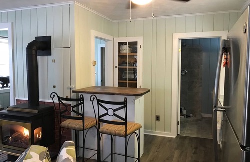 Empire House | Glen Arbor Area Cottage - Little Glen Lake-private waterfront & AC - Labor Day!