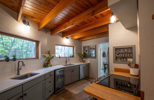 Glen Arbor House | Glen Arbor Barnhouse on the Crystal River, short walk to town & Lake Michigan.